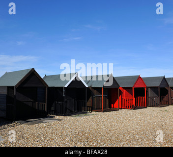 Cabines de plage au bord de l'eau, le Hampshire, Calshot, Angleterre, Royaume-Uni, Banque D'Images