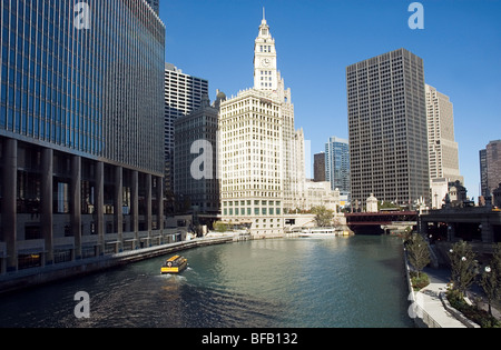 Wrigley Building et de la rivière Chicago, Chicago, Illinois Banque D'Images