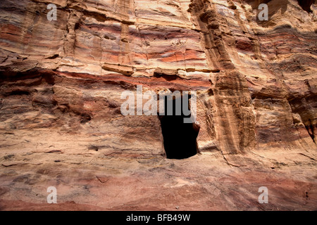 Entrée de la grotte, Petra, Jordanie Banque D'Images