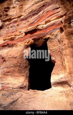 Entrée de la grotte, Petra, Jordanie Banque D'Images