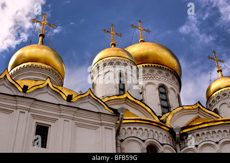 Dômes oignon célèbre sur la cathédrale de l'Annunciaton, Kremlin, Russie Banque D'Images