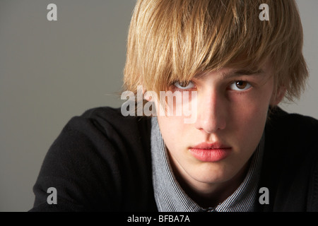 Portrait of Teenage Boy grave Banque D'Images