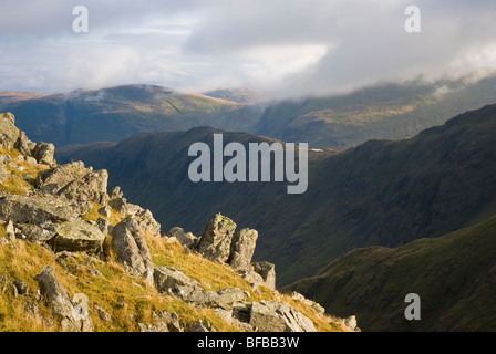 Riggindale Crag de High Street voie romaine près de Rampsgill Head Banque D'Images