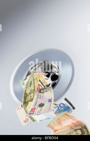 De l'argent en bas du drain plughole digital image composite conceptuel Banque D'Images