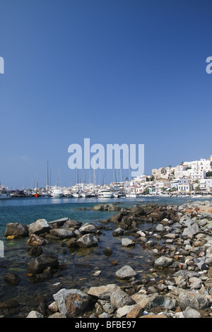 Une vue du port de l'île grecque de Naxos. Banque D'Images