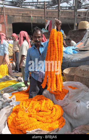 Marchande de fleurs, Malik Ghat marché aux fleurs Kolkata Banque D'Images