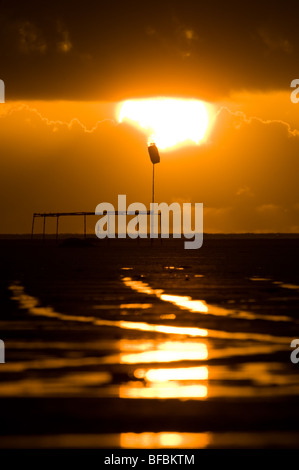 Donna Nook au lever du soleil, montrant la bombe et les cibles de tir aérien. Banque D'Images