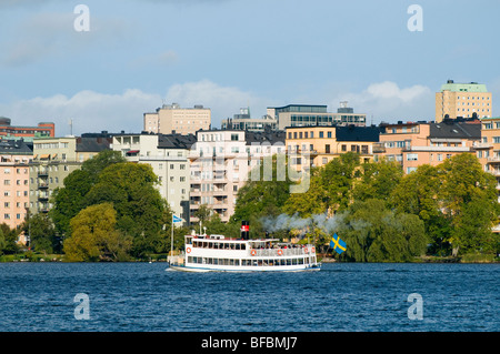 Petit traversier à vapeur sur le lac Mälaren à Stockholm. Banque D'Images