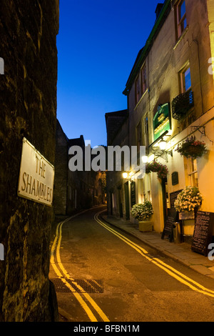 Coppice Hill et le Kings Arms Pub à Bradford-on-Avon la nuit Banque D'Images