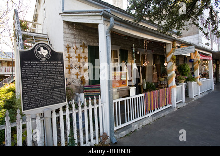 Maintenant une galerie d'art, cette modeste maison sur Austin Street était autrefois la maison de l'amiral Chester Nimitz Fredericksburg Texas W. Banque D'Images