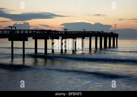 La jetée de pêche au lever du soleil, plage de Saint Augustin. Banque D'Images