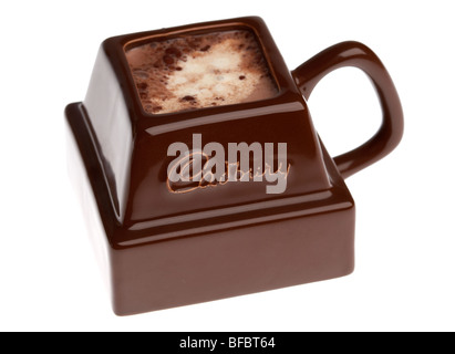 Cadburys tasse de chocolat en forme d'un bloc de chocolat pour chocolat potable studio shot Banque D'Images