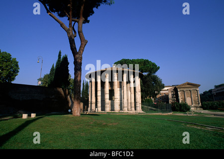 Italie, Rome, Forum Boarium, temple d'Hercules Victor, également appelé temple de Vesta (2nd siècle av. J.-C.) Banque D'Images