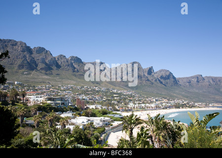 La plage de Camps Bay - Cape Town Banque D'Images