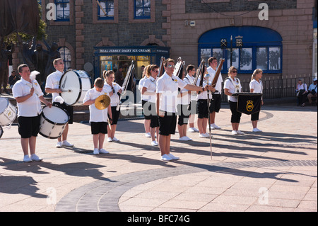 Saint Helier Jersey 2009 Place de la libération le Dauphin Marching Band performing Banque D'Images