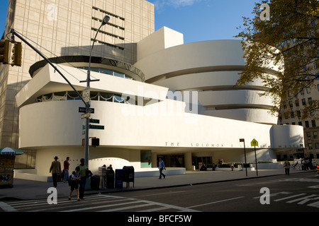 Chef-d'œuvre de Frank Lloyd Wright, Solomon R. Guggenheim Museum, restaurée 2009, Museum Mile, 5e Avenue, New York City Banque D'Images