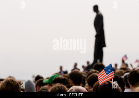 Les personnes en attente pour le président américain Barack Obama, discours au château de Prague à Prague, le 4 avril 2009. Banque D'Images