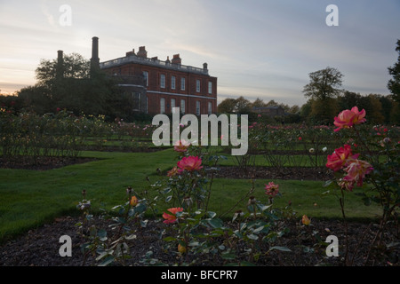 Maison et jardin rose Rangers Banque D'Images