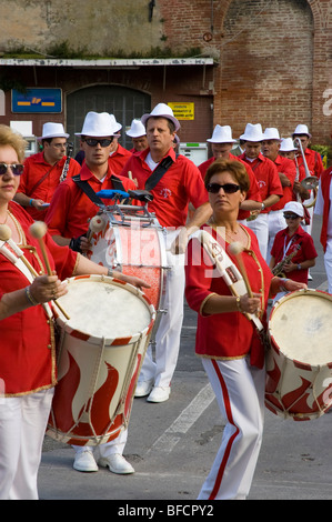 Marching Band dans le cadre de la Fiesta de Madonna à Castlenuovo Berardenga en Toscane Italie Banque D'Images