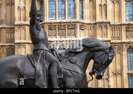 Richard Coeur de lion, statue à l'extérieur des chambres du Parlement Banque D'Images