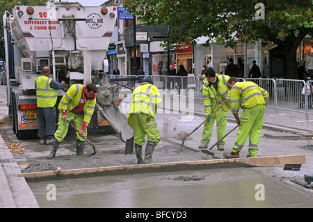 Brentwood shopping high street à améliorer les routes nouveau béton mis Banque D'Images