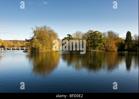 Îles sur la Tamise à Beaconsfield, Berkshire, Royaume-Uni Banque D'Images