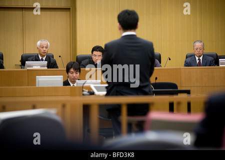 Un 'mock' jury/justice a été joué dans un tribunal de droit japonais. Banque D'Images