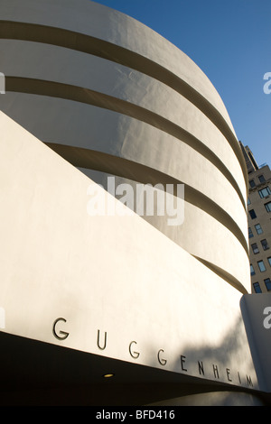 Chef-d'œuvre de Frank Lloyd Wright, Solomon R. Guggenheim Museum, restaurée 2009, Museum Mile, 5e Avenue, New York City Banque D'Images