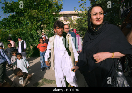 L'une des deux femmes qui se présentent pour le président de l'Afghanistan, des campagnes dans un quartier périphérique de Kaboul, Afghanistan. Banque D'Images