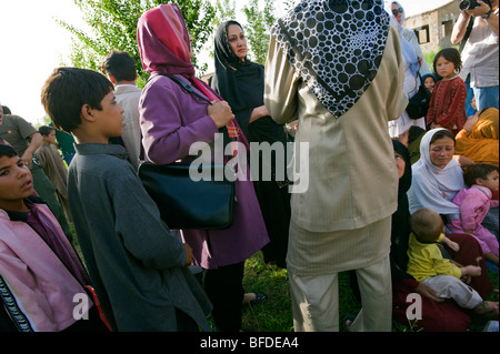 L'une des deux femmes qui se présentent pour le président de l'Afghanistan, des campagnes dans un quartier périphérique de Kaboul, Afghanistan. Banque D'Images