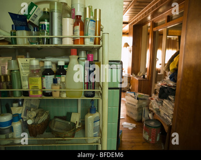 Biens personnels laissés par les anciens propriétaires de maisons saisies. Banque D'Images