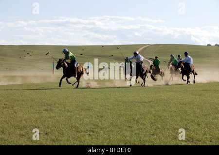 Tournoi de Polo pour enfants. Monkhe Tengri, la Mongolie centrale. Banque D'Images