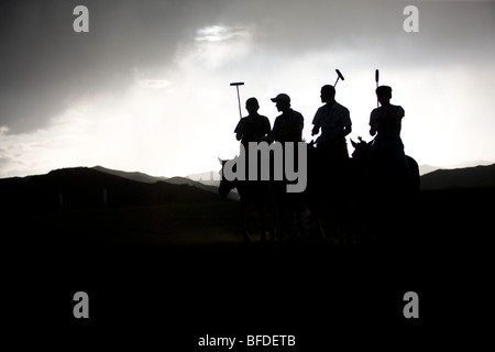 Tournoi de Polo pour enfants. Monkhe Tengri, la Mongolie centrale. Banque D'Images