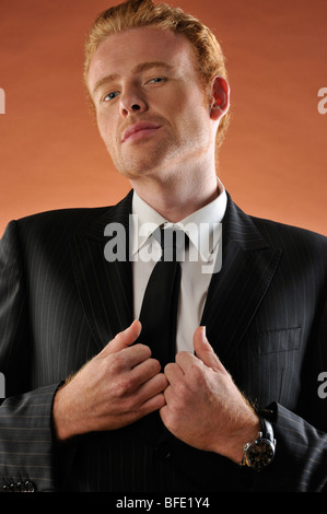 Portrait d'une demi-longueur man in suit Banque D'Images