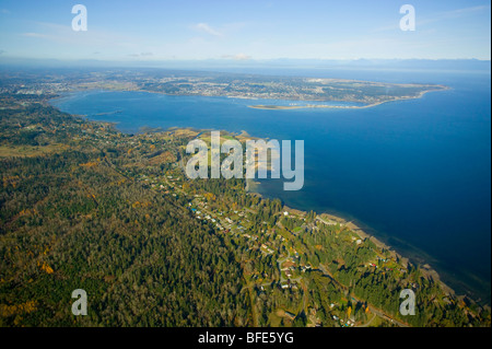 Vue aérienne de Royston avec Comox Bay et l'île de Comox, Comox Valley, l'île de Vancouver, Colombie-Britannique, Canada Banque D'Images