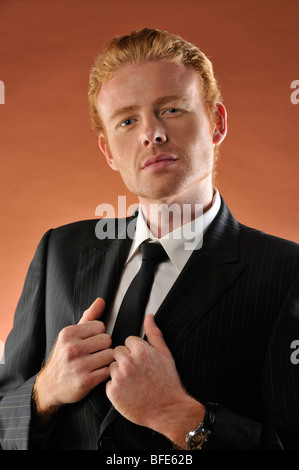 Portrait d'une demi-longueur man in suit Banque D'Images