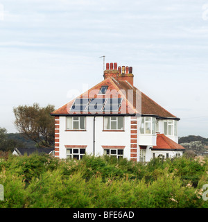 Chambre avec eau chaude solaire panneaux, Southwold, Suffolk, UK Banque D'Images
