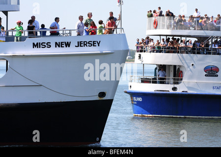 Battery Park Ferry pour la Statue de la Liberté, Ellis Island. Centre d'immigration.Miss New Jersey. Boat Ship Island Ferry. Banque D'Images