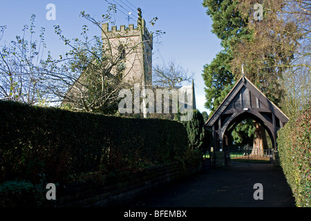 Lychgate à All Saints Church, église Leigh, Staffordshire Banque D'Images