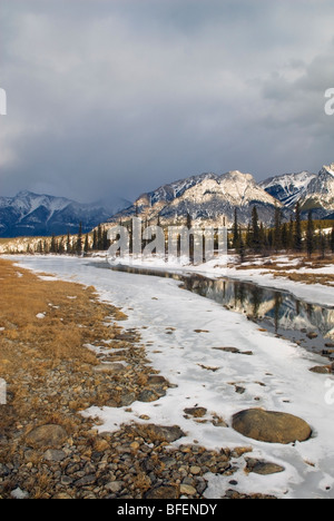 Des bassins du nord de la Saskatchewan, le Mont William Booth et Mont Ex Coelis, Bighorn, les feux de l'Alberta, Canada Banque D'Images