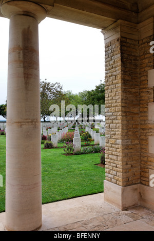 Porte d'un cimetière de guerre canadien de Normandie, France Banque D'Images