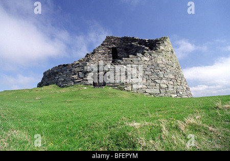 Dun Carloway (en gaélique écossais Dùn Chàrlabhaigh) broch à Carloway, sur la côte ouest de l'île de Lewis en Ecosse Banque D'Images