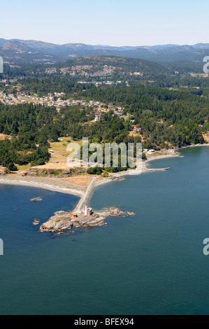 Photo aérienne du Phare-de-Fisgard Site historique de l'île de Vancouver d'Esquimalt en Colombie-Britannique, Canada. Banque D'Images