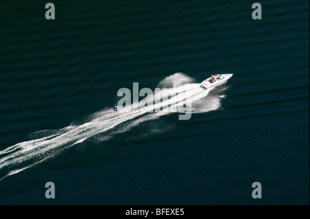 Le ski nautique, le lac Shawnigan. L'île de Vancouver, Colombie-Britannique, Canada. Banque D'Images