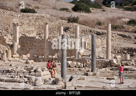 Des colonnes de marbre, l'Agora antique, Amathos, Ayios Tykhonas, Limassol, Chypre District Banque D'Images