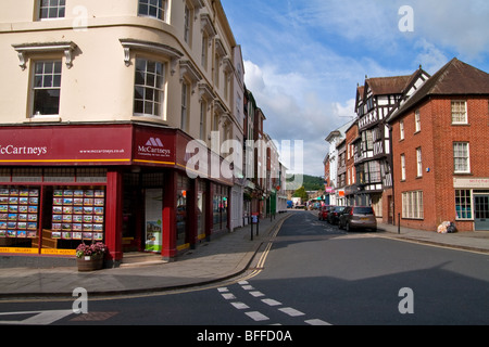 Vue sur le centre-ville de Ludlow tourné vers la Place du Château, Ludlow, Shropshire Banque D'Images