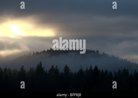 Hill dans le nuage Banque D'Images