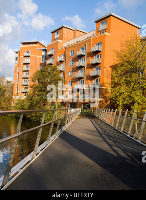 Appartement moderne de bâtiments par la rivière Derwent dans le centre-ville de Derby, Derbyshire, Angleterre, Royaume-Uni Banque D'Images