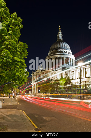La Cathédrale St Paul la nuit, Londres, Angleterre, Royaume-Uni Banque D'Images
