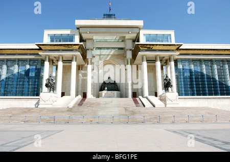 Oulan Bator / Ulaanbaatar, Mongolie : en face de l'édifice du Parlement, Boumerdes square Banque D'Images